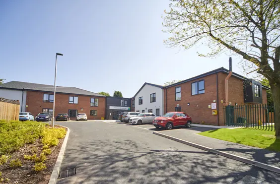 Shire Oaks Court - outside view of care home